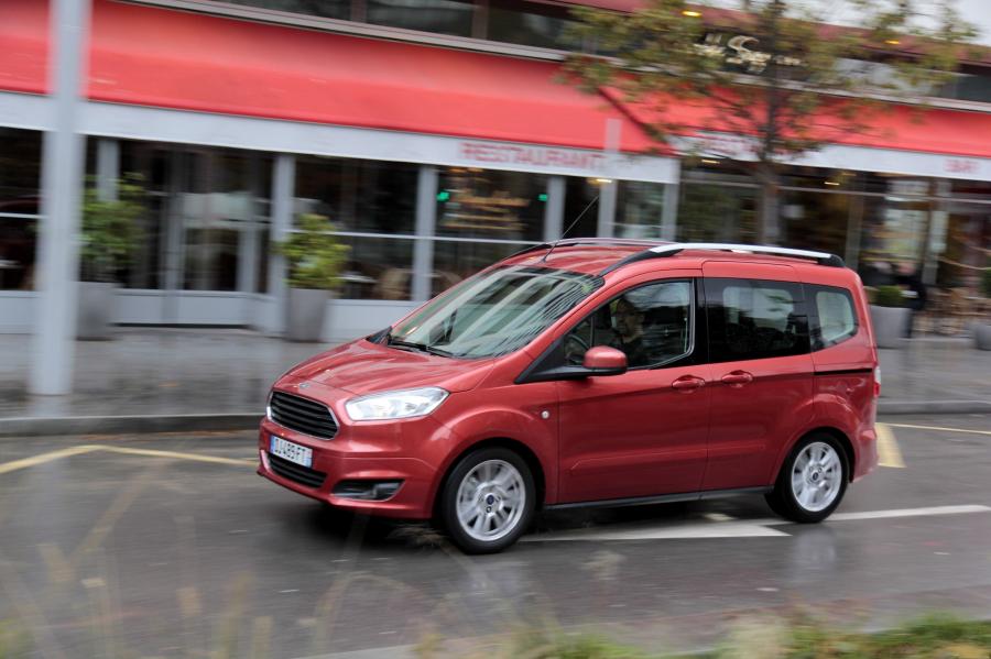  Ford Tourneo Courier (Race Red) 2014 года  (фото 8 из 27)